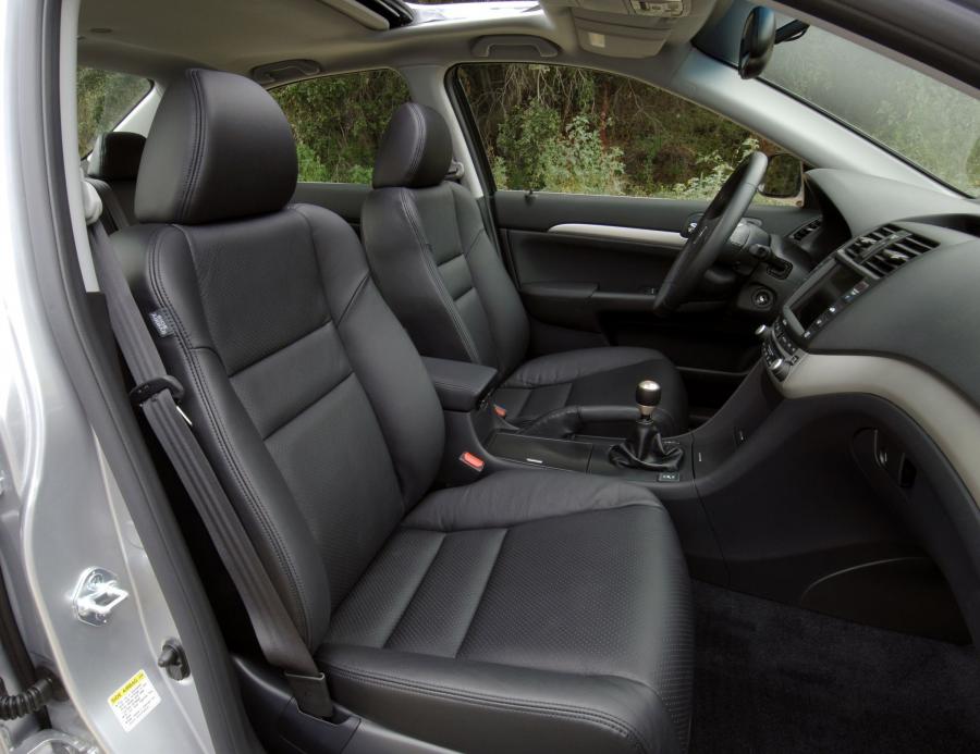 Интерьер Acura TSX 2006 года  (фото 23 из 37)